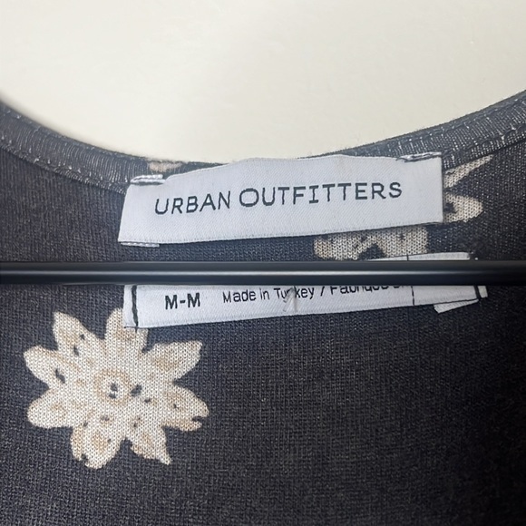 Urban‎ Outfitters Zina Floral Wrap Midi Dress Size Medium - Picture 8 of 11